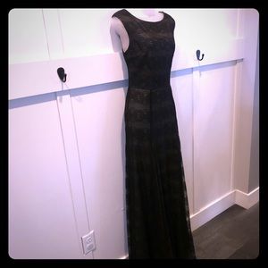 GORGEOUS floor length Vera Wang evening gown